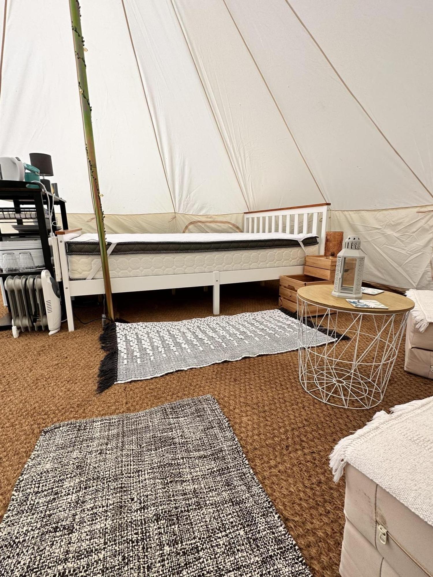 Spacious Bell Tent At Herigerbi Park Lincolnshire Villa Grantham Eksteriør bilde