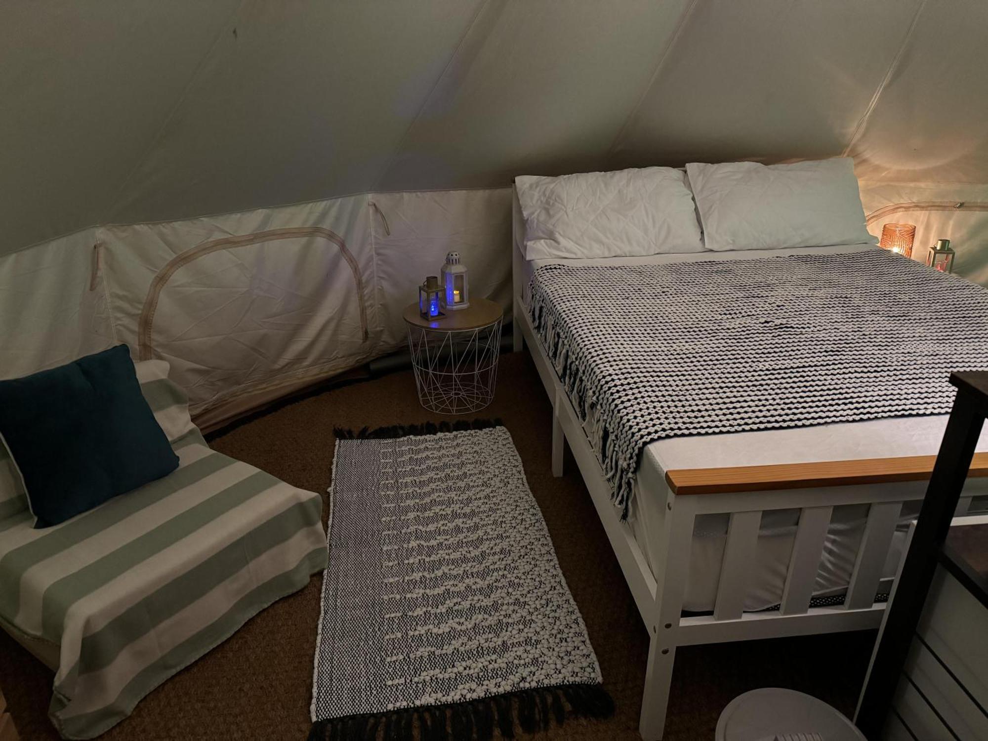 Spacious Bell Tent At Herigerbi Park Lincolnshire Villa Grantham Eksteriør bilde